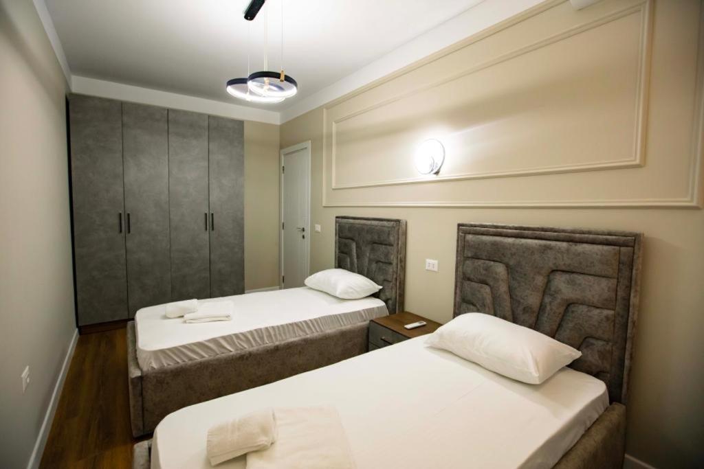Luxury Apartment At Condor Center Tirana Extérieur photo