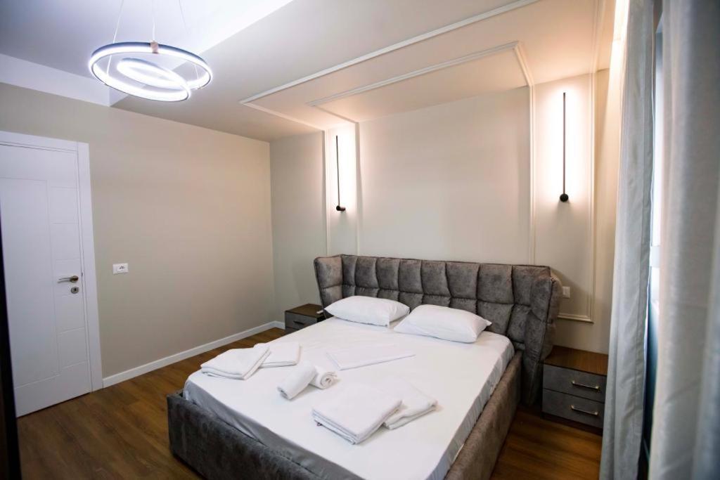 Luxury Apartment At Condor Center Tirana Extérieur photo