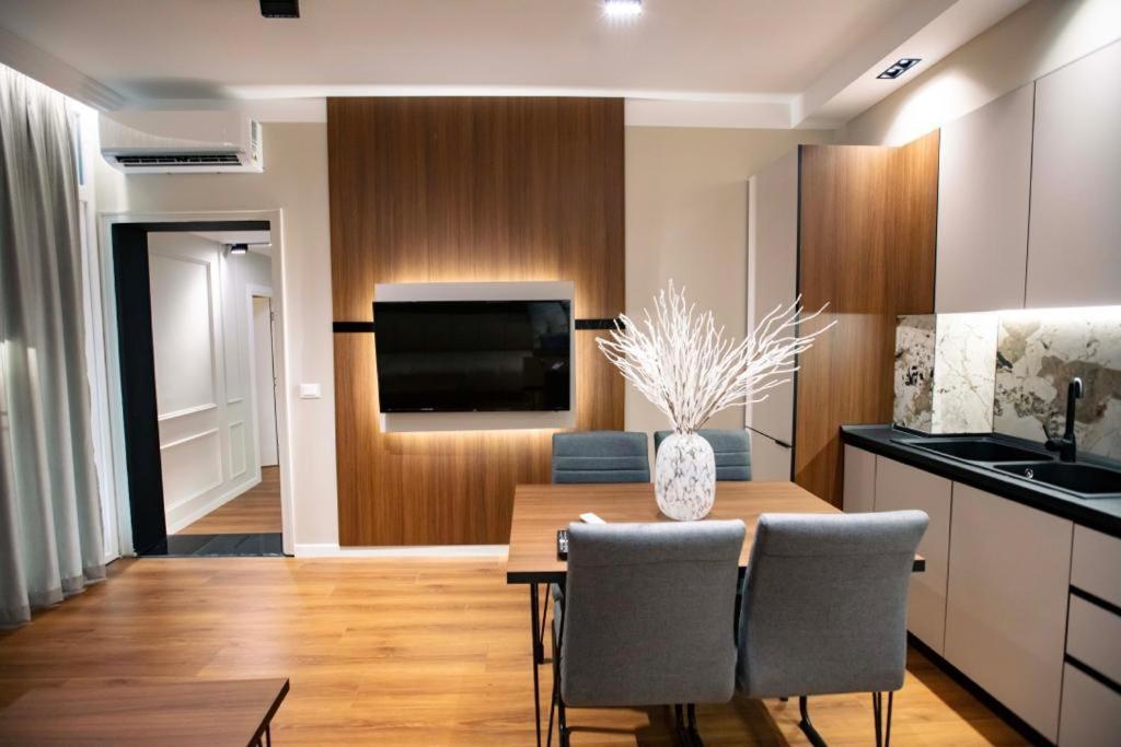 Luxury Apartment At Condor Center Tirana Extérieur photo
